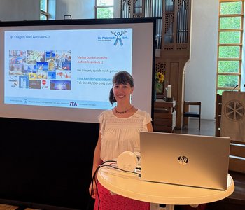 Irina Kast hält einen Vortrag im Rahmen der Gesundheitsgespräche zum Thema Resilienz.