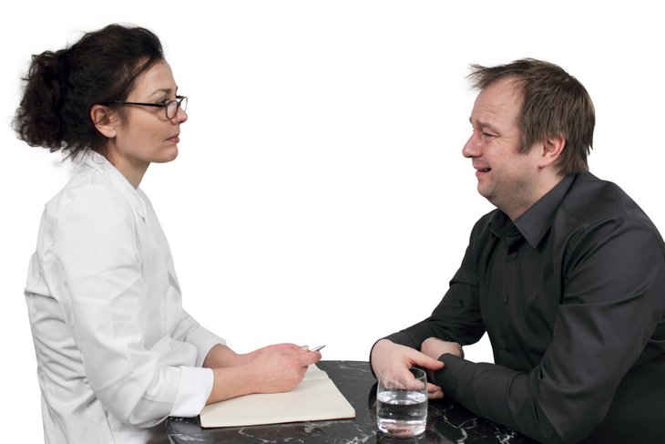 Beim Angebot "stattkrankenhaus" betreut ein Team aus Ärzten, Fachkrankenpflegern, Psychologen, Sozialarbeitern und Ergotherapeuten die Erkrankten zu Hause in der vertrauten Umgebung.