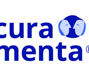 Word-Bildmarke: blauer Schriftzug Curamenta und zwei symbolhaften Gesichtern, die sich anblicken