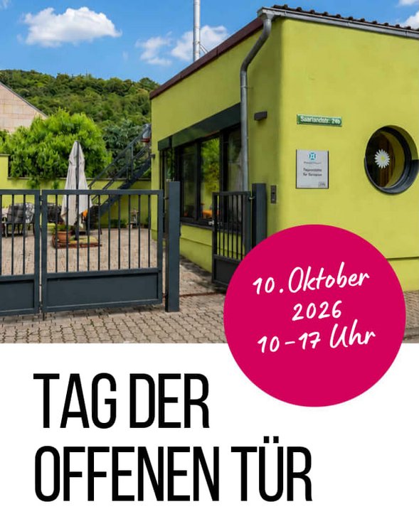 Foto der Einrichtung mit Schriftzu Tag der offenen Tür (Infos siehe Veranstaltungstext)