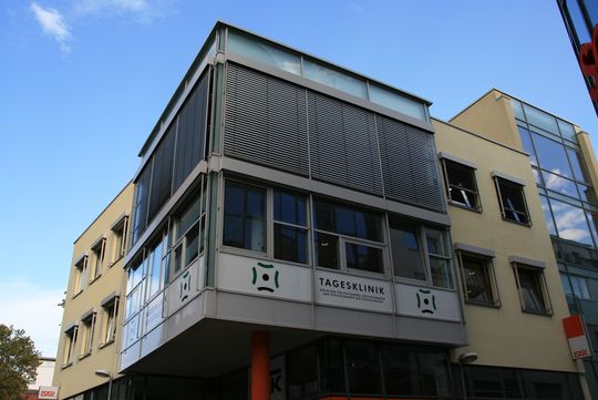 Außenansicht der Tagesklinik für seelisch kranke Erwachsene in Kaiserslautern