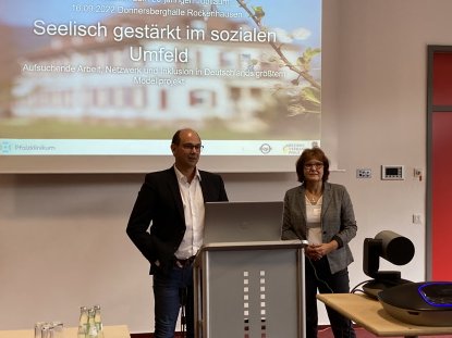 Grit Landua und Dr. Andres Fernandez bei der Begrüßung der Veranstaltung