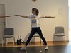 Junge Frau, die Yogaübung macht